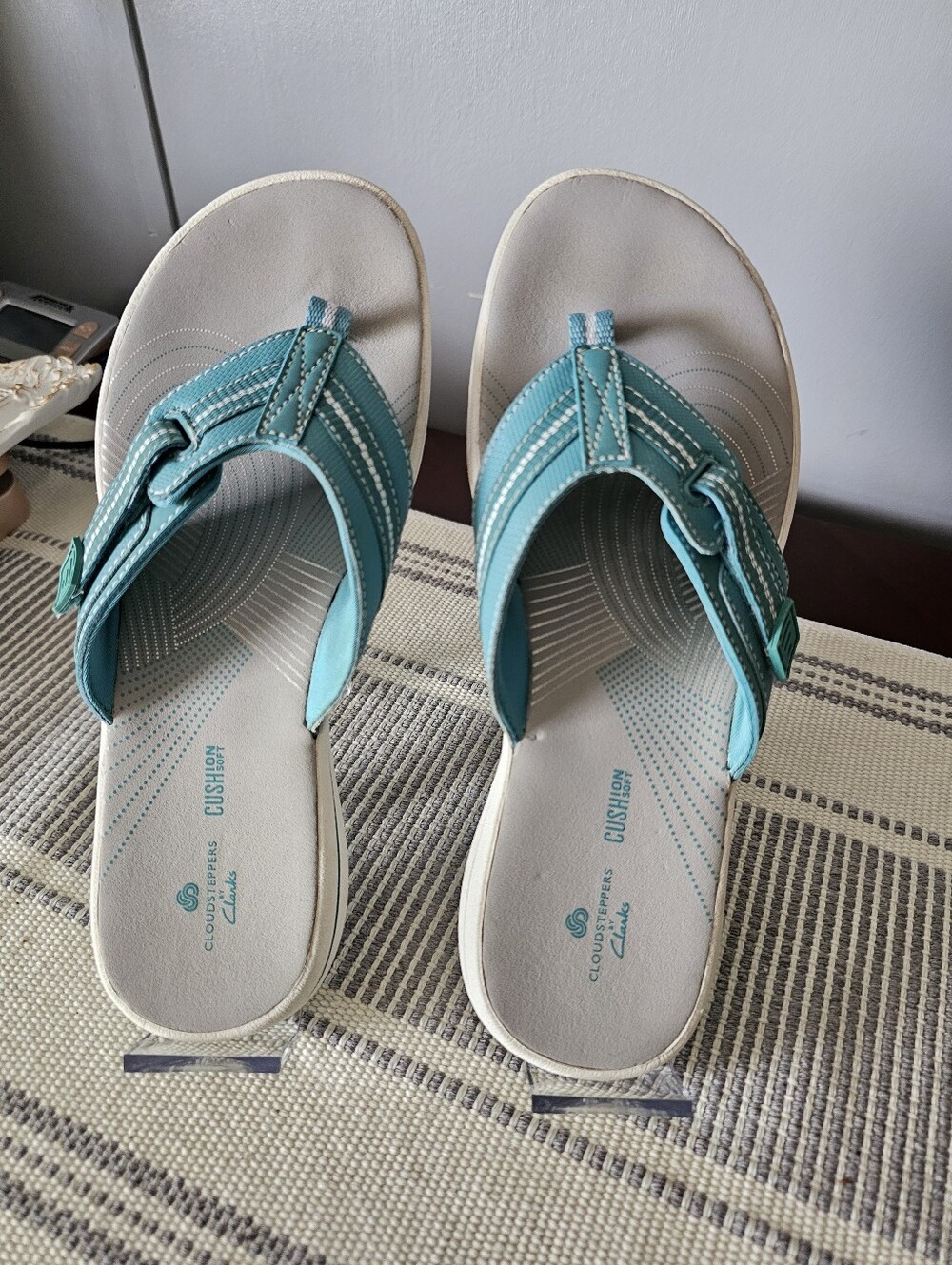 Clarks Women's Teal Strap Cushion Flip Flop Sandals